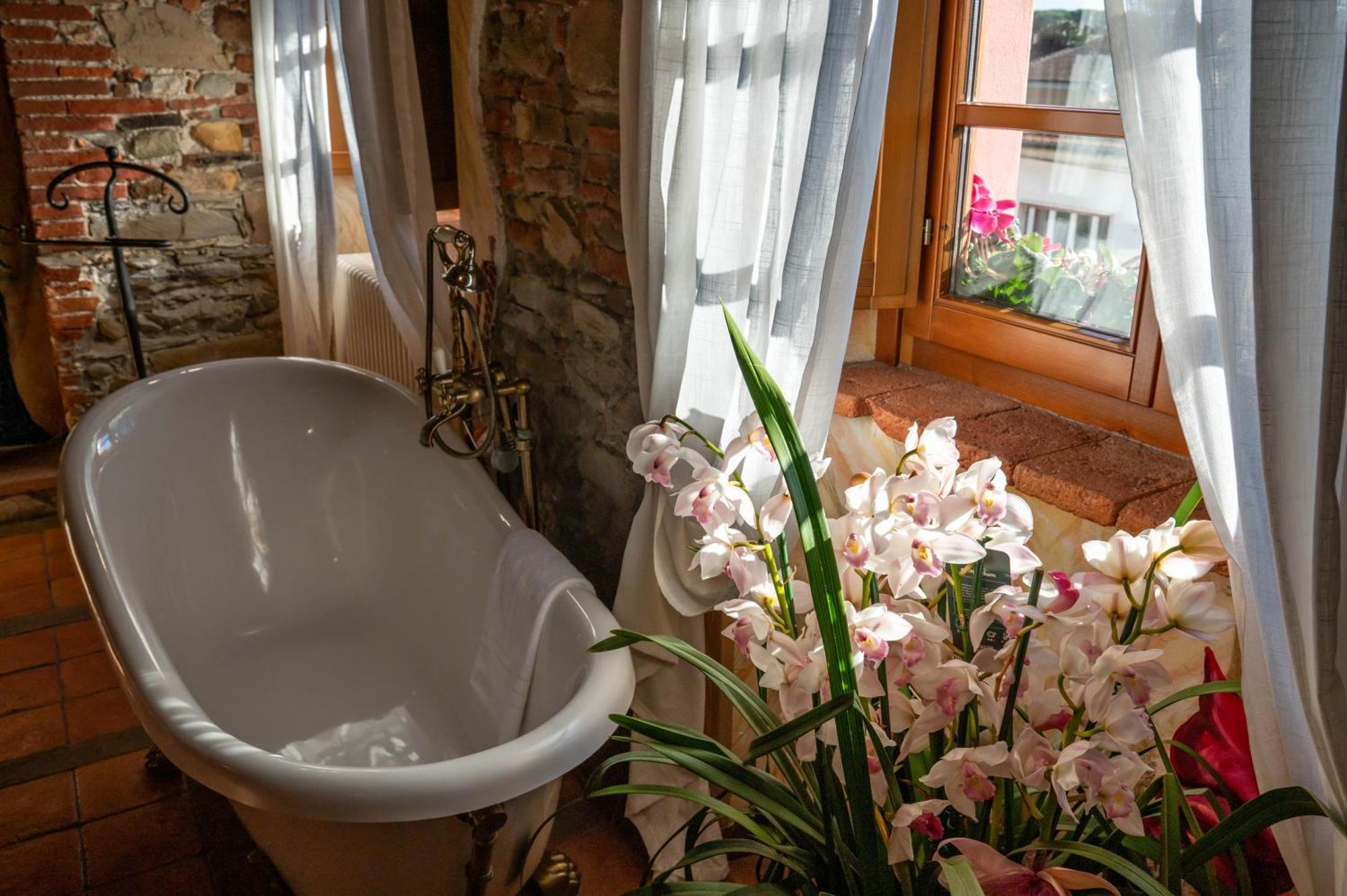 Luxury Corte Di Re Artu Lucca Bagian luar foto
